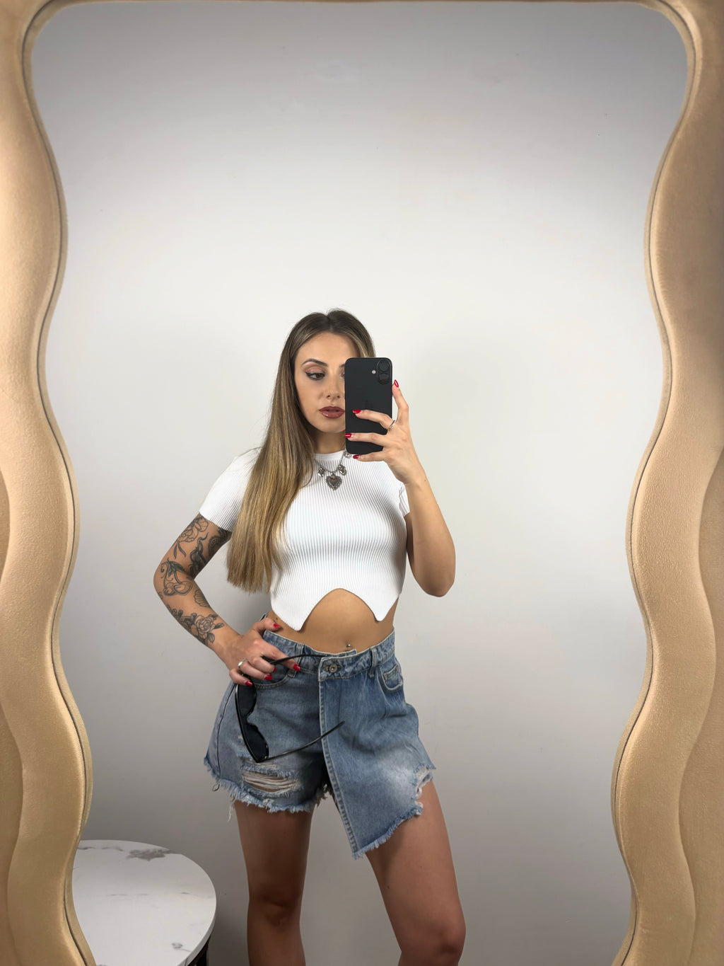 •White shirt•